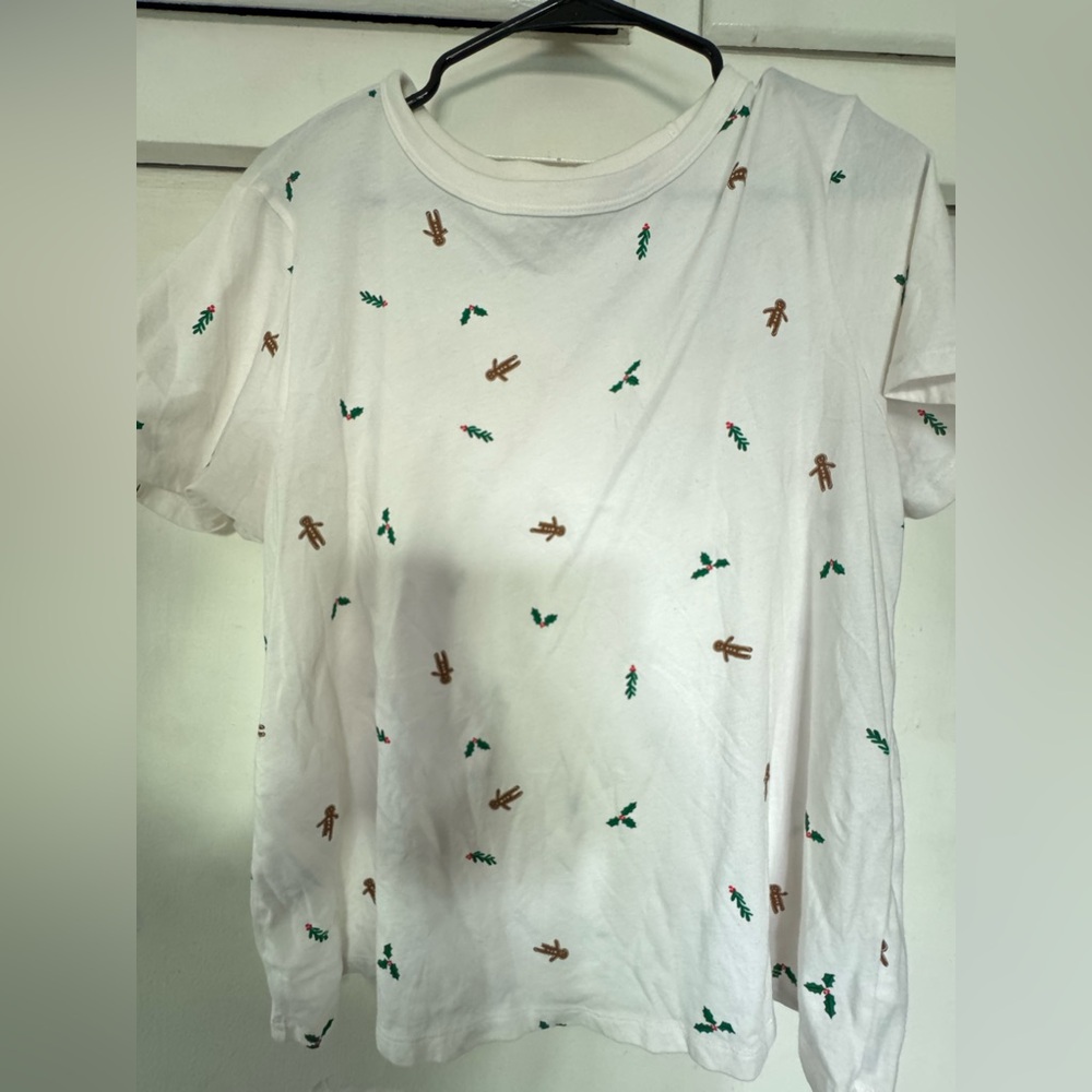 Old Navy White Christmas T-Shirt
